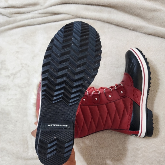 Sorel Red and Black Lace Up Boots for Rugged Adventures - Picture 5 of 5